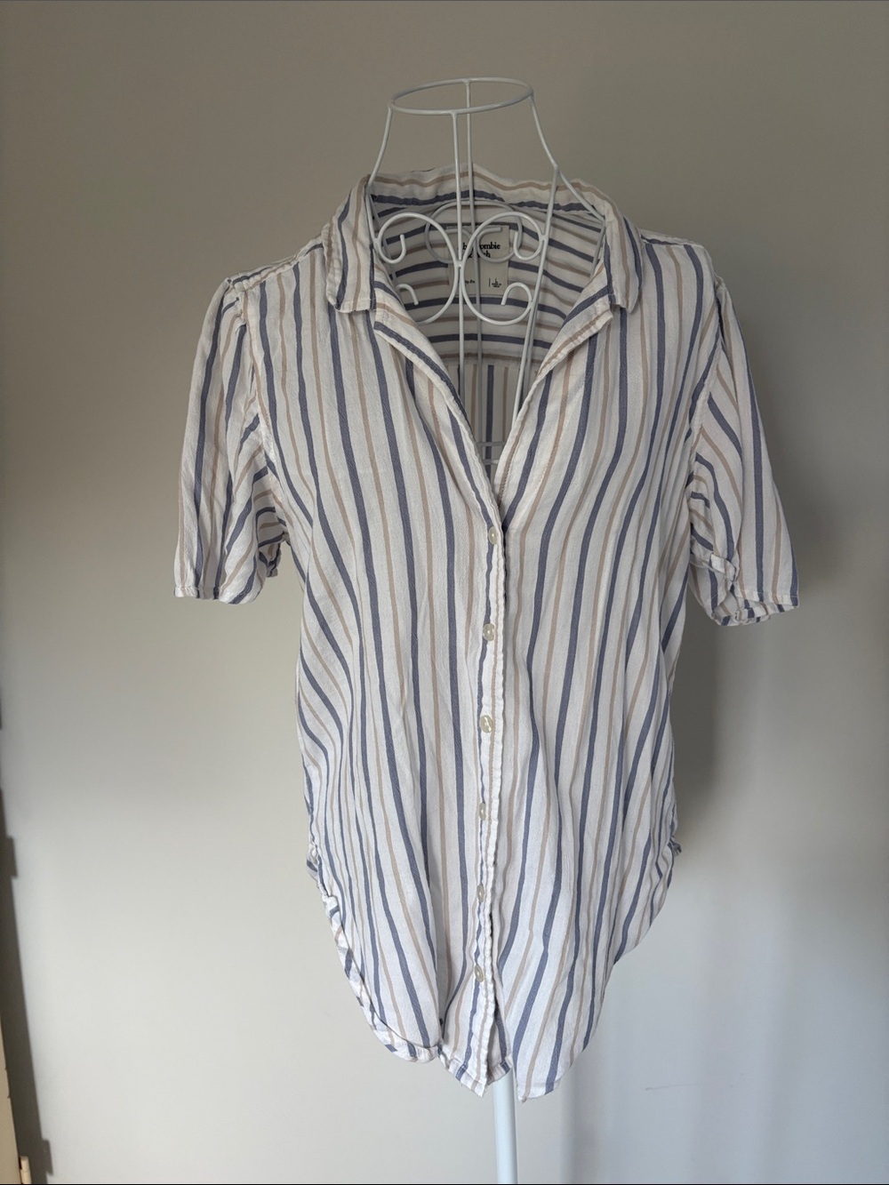 Abercrombie & Fitch White and Blue Striped Short-Sleeve Button Down
